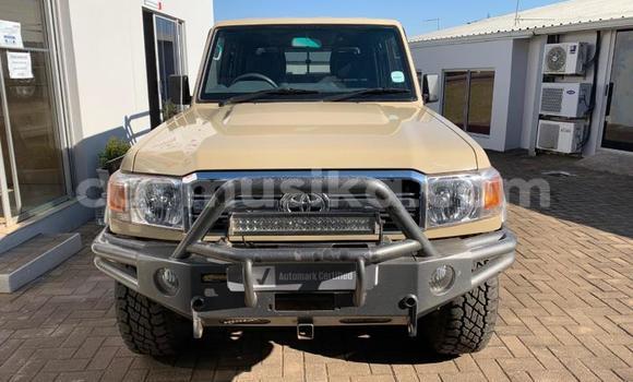 Nunua Ilio tumika Toyota Land Cruiser Beige Gari ndani ya Beitbridge nchini Matabeleland Kusini Nunua Ilio tumika Toyota Land Cruiser Beige Gari ndani ya Beitbridge nchini Matabeleland Kusini