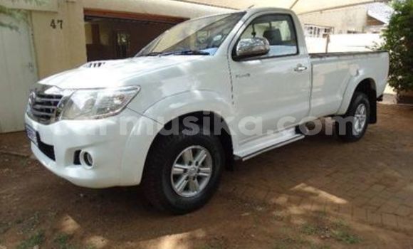 Buy Used Toyota Hilux White Car in Beitbridge in Matabeleland South