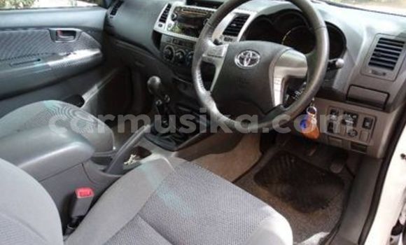Acheter Occasion Voiture Toyota Hilux Blanc à Beitbridge, Matabeleland South Acheter Occasion Voiture Toyota Hilux Blanc à Beitbridge, Matabeleland South