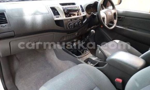 Acheter Occasion Voiture Toyota Hilux Blanc à Beitbridge, Matabeleland South Acheter Occasion Voiture Toyota Hilux Blanc à Beitbridge, Matabeleland South