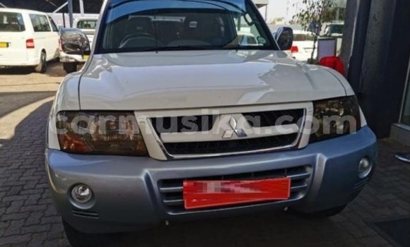 Nunua Imported Mitsubishi Pajero Nyeupe Gari ndani ya Beitbridge nchini Matabeleland Kusini