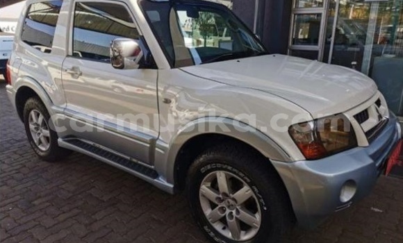 Acheter Import Voiture Mitsubishi Pajero Blanc à Beitbridge, Matabeleland South Acheter Import Voiture Mitsubishi Pajero Blanc à Beitbridge, Matabeleland South