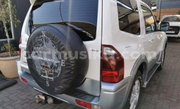 Acheter Import Voiture Mitsubishi Pajero Blanc à Beitbridge, Matabeleland South Acheter Import Voiture Mitsubishi Pajero Blanc à Beitbridge, Matabeleland South