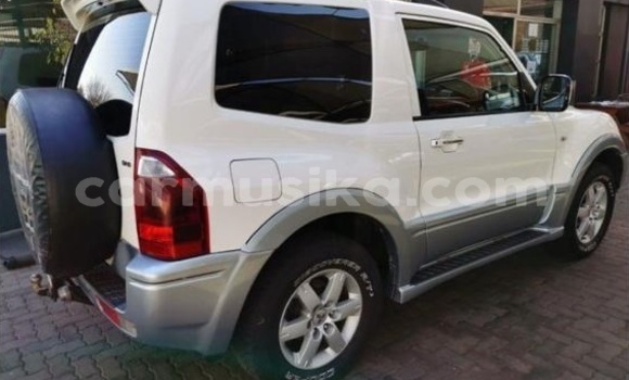 Acheter Import Voiture Mitsubishi Pajero Blanc à Beitbridge, Matabeleland South Acheter Import Voiture Mitsubishi Pajero Blanc à Beitbridge, Matabeleland South