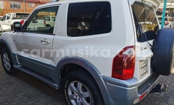 Acheter Import Voiture Mitsubishi Pajero Blanc à Beitbridge, Matabeleland South Acheter Import Voiture Mitsubishi Pajero Blanc à Beitbridge, Matabeleland South