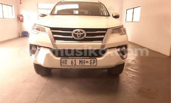 Buy Used Toyota Fortuner White Car in Beitbridge in Matabeleland South Buy Used Toyota Fortuner White Car in Beitbridge in Matabeleland South