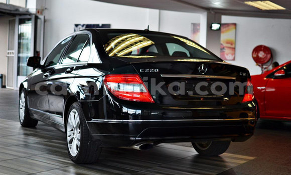 Tenga Tsaru Mercedes‒Benz C-klasse Nhema Mota in Mutare in Manicaland Tenga Tsaru Mercedes‒Benz C-klasse Nhema Mota in Mutare in Manicaland