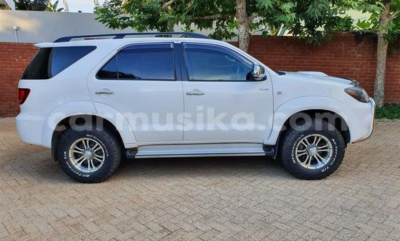 Tenga Tsaru Toyota Fortuner Chena Mota in Beitbridge in Matabeleland South