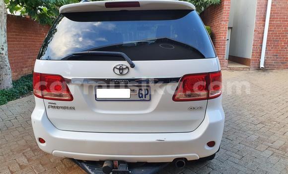 Acheter Occasion Voiture Toyota Fortuner Blanc à Beitbridge, Matabeleland South Acheter Occasion Voiture Toyota Fortuner Blanc à Beitbridge, Matabeleland South