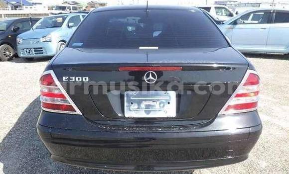 Tenga Tsaru Mercedes‒Benz E–Class Nhema Mota in Beitbridge in Matabeleland South Tenga Tsaru Mercedes‒Benz E–Class Nhema Mota in Beitbridge in Matabeleland South