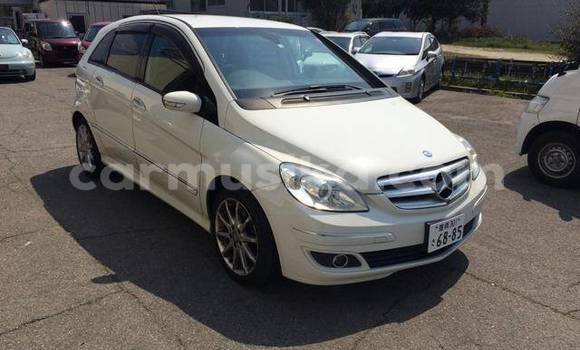 Tenga Tsaru Mercedes‒Benz 230 Chena Mota in Beitbridge in Matabeleland South