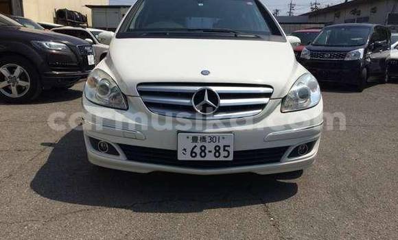 Acheter Occasion Voiture Mercedes‒Benz 230 Blanc à Beitbridge, Matabeleland South Acheter Occasion Voiture Mercedes‒Benz 230 Blanc à Beitbridge, Matabeleland South