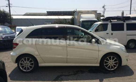 Acheter Occasion Voiture Mercedes‒Benz 230 Blanc à Beitbridge, Matabeleland South Acheter Occasion Voiture Mercedes‒Benz 230 Blanc à Beitbridge, Matabeleland South