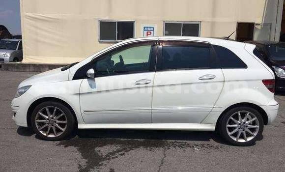 Acheter Occasion Voiture Mercedes‒Benz 230 Blanc à Beitbridge, Matabeleland South Acheter Occasion Voiture Mercedes‒Benz 230 Blanc à Beitbridge, Matabeleland South
