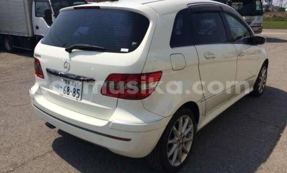 Acheter Occasion Voiture Mercedes‒Benz 230 Blanc à Beitbridge, Matabeleland South Acheter Occasion Voiture Mercedes‒Benz 230 Blanc à Beitbridge, Matabeleland South