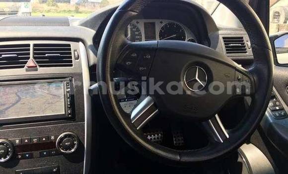 Acheter Occasion Voiture Mercedes‒Benz 230 Blanc à Beitbridge, Matabeleland South Acheter Occasion Voiture Mercedes‒Benz 230 Blanc à Beitbridge, Matabeleland South