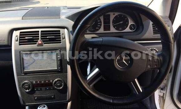 Acheter Occasion Voiture Mercedes‒Benz 230 Blanc à Beitbridge, Matabeleland South Acheter Occasion Voiture Mercedes‒Benz 230 Blanc à Beitbridge, Matabeleland South