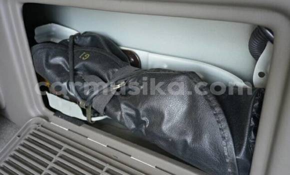 Nunua Ilio tumika Toyota Granvia Nyeupe Gari ndani ya Beitbridge nchini Matabeleland Kusini Nunua Ilio tumika Toyota Granvia Nyeupe Gari ndani ya Beitbridge nchini Matabeleland Kusini