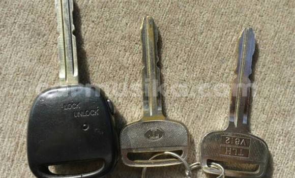 Nunua Ilio tumika Toyota Granvia Nyeupe Gari ndani ya Beitbridge nchini Matabeleland Kusini Nunua Ilio tumika Toyota Granvia Nyeupe Gari ndani ya Beitbridge nchini Matabeleland Kusini