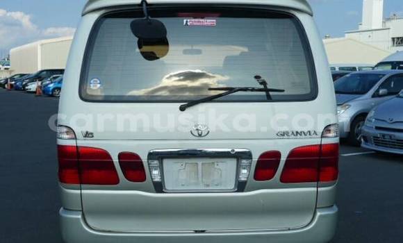 Nunua Ilio tumika Toyota Granvia Nyeupe Gari ndani ya Beitbridge nchini Matabeleland Kusini Nunua Ilio tumika Toyota Granvia Nyeupe Gari ndani ya Beitbridge nchini Matabeleland Kusini