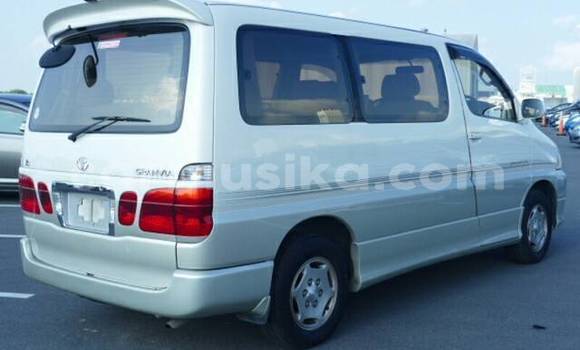 Nunua Ilio tumika Toyota Granvia Nyeupe Gari ndani ya Beitbridge nchini Matabeleland Kusini Nunua Ilio tumika Toyota Granvia Nyeupe Gari ndani ya Beitbridge nchini Matabeleland Kusini