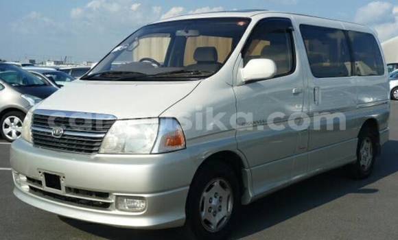 Nunua Ilio tumika Toyota Granvia Nyeupe Gari ndani ya Beitbridge nchini Matabeleland Kusini Nunua Ilio tumika Toyota Granvia Nyeupe Gari ndani ya Beitbridge nchini Matabeleland Kusini