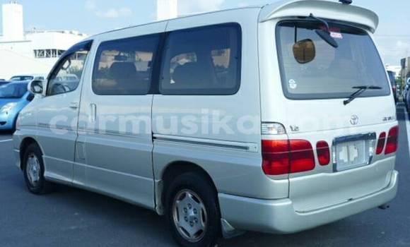 Nunua Ilio tumika Toyota Granvia Nyeupe Gari ndani ya Beitbridge nchini Matabeleland Kusini Nunua Ilio tumika Toyota Granvia Nyeupe Gari ndani ya Beitbridge nchini Matabeleland Kusini