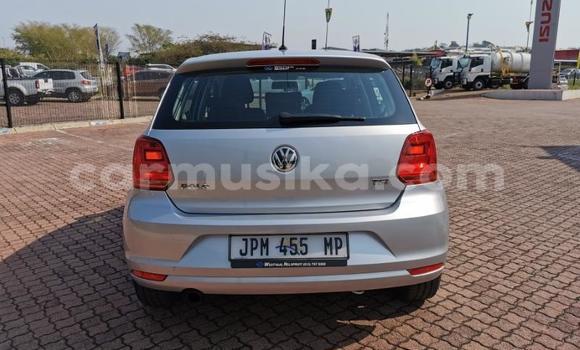 Nunua Ilio tumika Volkswagen Polo Nyeupe Gari ndani ya Alexandra Park nchini Harare