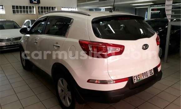 Acheter Occasion Voiture Kia Sportage Blanc à Beitbridge, Matabeleland South Acheter Occasion Voiture Kia Sportage Blanc à Beitbridge, Matabeleland South