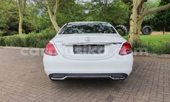 Acheter Occasion Voiture Mercedes‒Benz C–Class Blanc à Beitbridge, Matabeleland South Acheter Occasion Voiture Mercedes‒Benz C–Class Blanc à Beitbridge, Matabeleland South