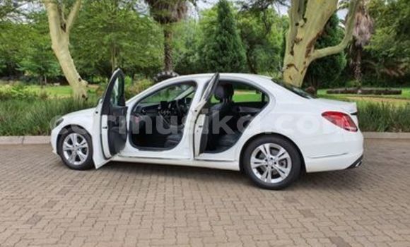 Acheter Occasion Voiture Mercedes‒Benz C–Class Blanc à Beitbridge, Matabeleland South Acheter Occasion Voiture Mercedes‒Benz C–Class Blanc à Beitbridge, Matabeleland South