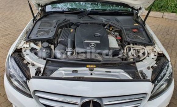 Acheter Occasion Voiture Mercedes‒Benz C–Class Blanc à Beitbridge, Matabeleland South Acheter Occasion Voiture Mercedes‒Benz C–Class Blanc à Beitbridge, Matabeleland South