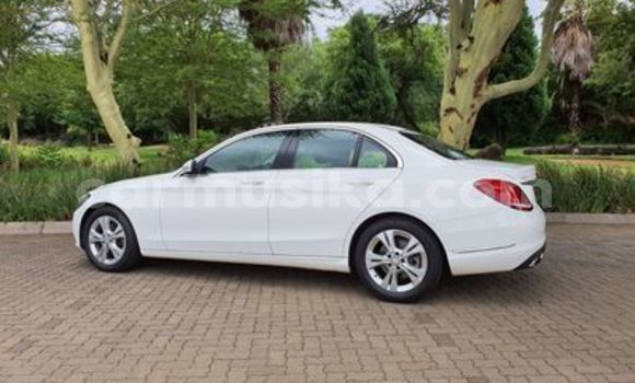 Acheter Occasion Voiture Mercedes‒Benz C–Class Blanc à Beitbridge, Matabeleland South Acheter Occasion Voiture Mercedes‒Benz C–Class Blanc à Beitbridge, Matabeleland South