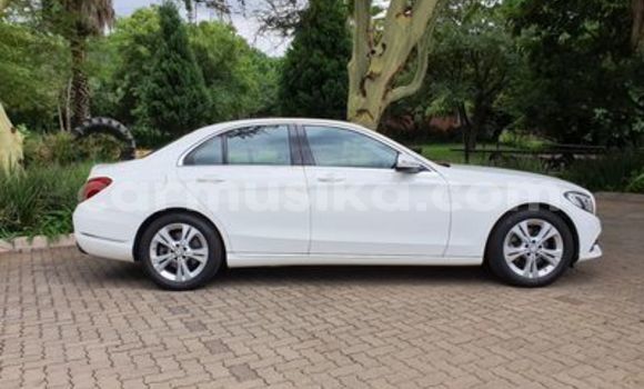 Acheter Occasion Voiture Mercedes‒Benz C–Class Blanc à Beitbridge, Matabeleland South Acheter Occasion Voiture Mercedes‒Benz C–Class Blanc à Beitbridge, Matabeleland South