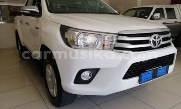 Buy Used Toyota Hilux White Car in Beitbridge in Matabeleland South