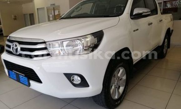 Tenga Tsaru Toyota Hilux Chena Mota in Beitbridge in Matabeleland South Tenga Tsaru Toyota Hilux Chena Mota in Beitbridge in Matabeleland South