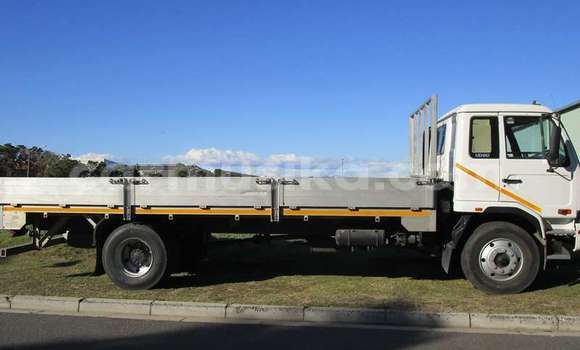 Acheter Occasion Voiture Nissan Urvan Blanc à Beitbridge, Matabeleland South Acheter Occasion Voiture Nissan Urvan Blanc à Beitbridge, Matabeleland South