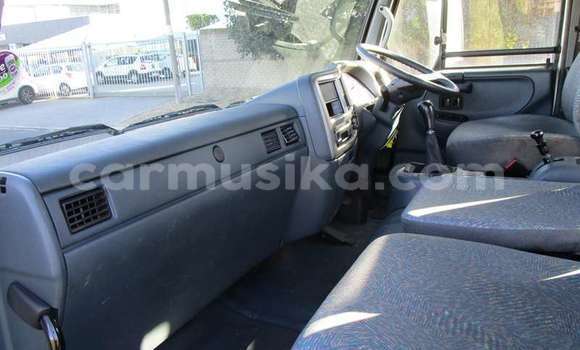 Acheter Occasion Voiture Nissan Urvan Blanc à Beitbridge, Matabeleland South Acheter Occasion Voiture Nissan Urvan Blanc à Beitbridge, Matabeleland South