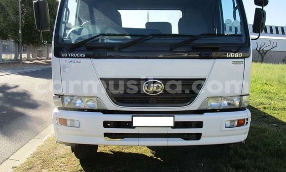 Acheter Occasion Voiture Nissan Urvan Blanc à Beitbridge, Matabeleland South Acheter Occasion Voiture Nissan Urvan Blanc à Beitbridge, Matabeleland South