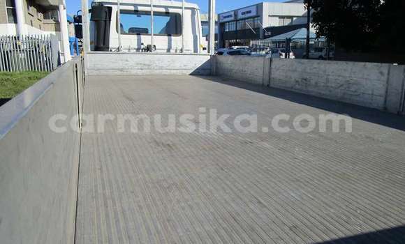 Acheter Occasion Voiture Nissan Urvan Blanc à Beitbridge, Matabeleland South Acheter Occasion Voiture Nissan Urvan Blanc à Beitbridge, Matabeleland South