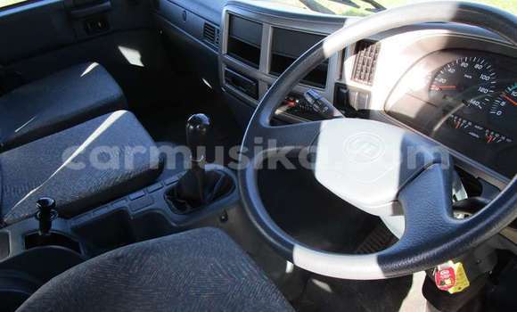 Acheter Occasion Voiture Nissan Urvan Blanc à Beitbridge, Matabeleland South Acheter Occasion Voiture Nissan Urvan Blanc à Beitbridge, Matabeleland South