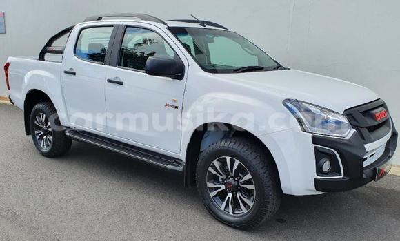 Nunua Ilio tumika Isuzu KB Nyeupe Gari ndani ya Beitbridge nchini Matabeleland Kusini