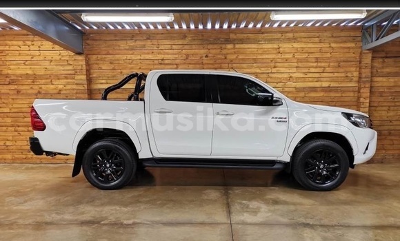 Nunua Ilio tumika Toyota Hilux Nyeupe Gari ndani ya Beitbridge nchini Matabeleland Kusini