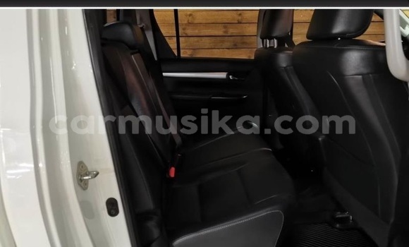 Acheter Occasion Voiture Toyota Hilux Blanc à Beitbridge, Matabeleland South Acheter Occasion Voiture Toyota Hilux Blanc à Beitbridge, Matabeleland South