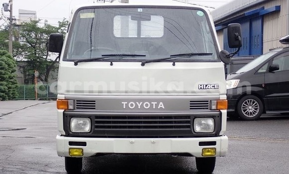 Tenga Tsaru Toyota Hiace Chena Mota in Beitbridge in Matabeleland South Tenga Tsaru Toyota Hiace Chena Mota in Beitbridge in Matabeleland South