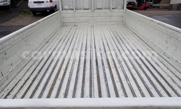 Tenga Tsaru Toyota Hiace Chena Mota in Beitbridge in Matabeleland South Tenga Tsaru Toyota Hiace Chena Mota in Beitbridge in Matabeleland South