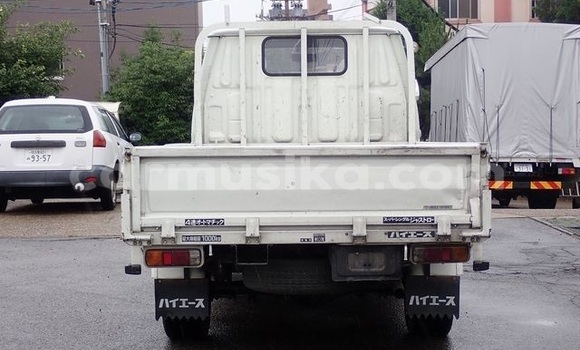 Tenga Tsaru Toyota Hiace Chena Mota in Beitbridge in Matabeleland South Tenga Tsaru Toyota Hiace Chena Mota in Beitbridge in Matabeleland South