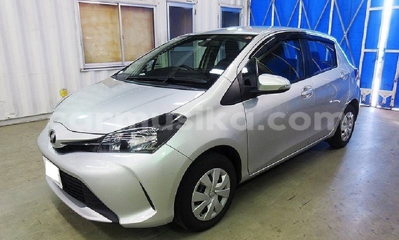 Nunua Ilio tumika Toyota Vitz Fedha Gari ndani ya Beitbridge nchini Matabeleland Kusini