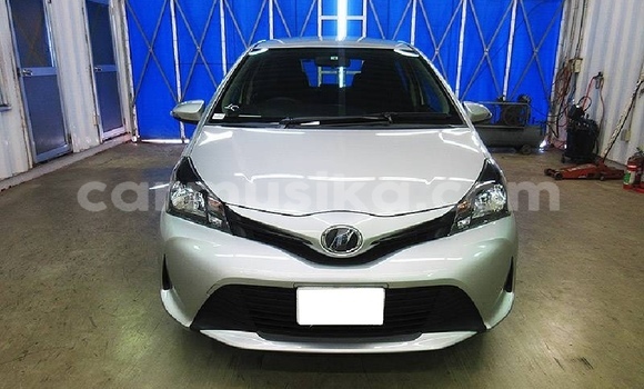 Nunua Ilio tumika Toyota Vitz Fedha Gari ndani ya Beitbridge nchini Matabeleland Kusini Nunua Ilio tumika Toyota Vitz Fedha Gari ndani ya Beitbridge nchini Matabeleland Kusini