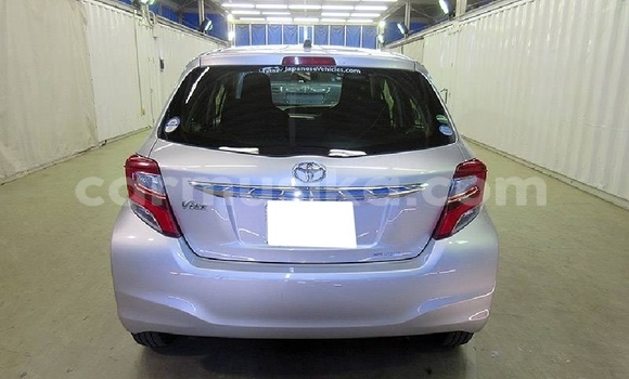 Nunua Ilio tumika Toyota Vitz Fedha Gari ndani ya Beitbridge nchini Matabeleland Kusini Nunua Ilio tumika Toyota Vitz Fedha Gari ndani ya Beitbridge nchini Matabeleland Kusini